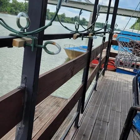 Botel Splavtisa-titel *