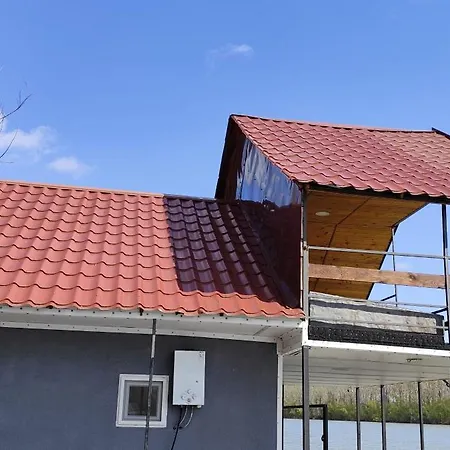 Splavtisa-titel Botel Titel