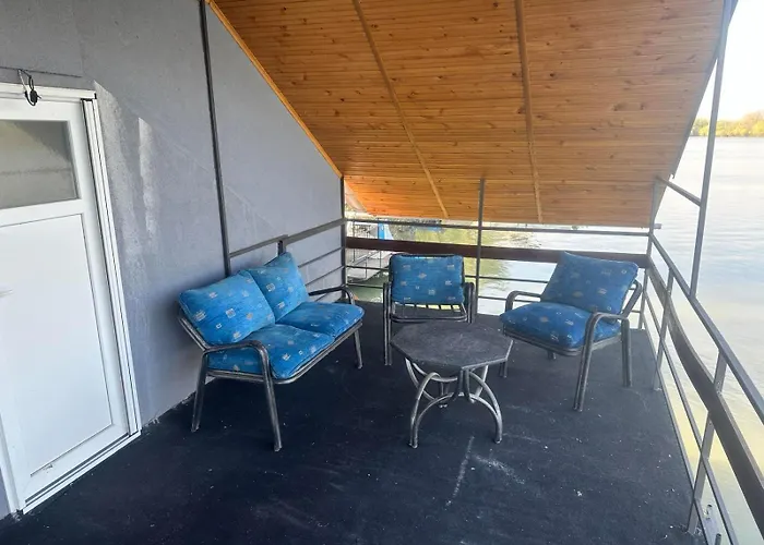 Splavtisa-titel Botel *