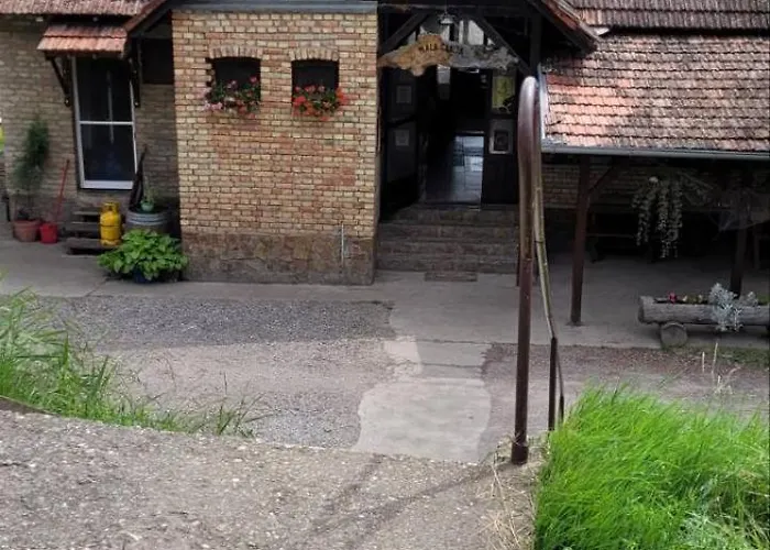 Splavtisa-titel Botel Titel